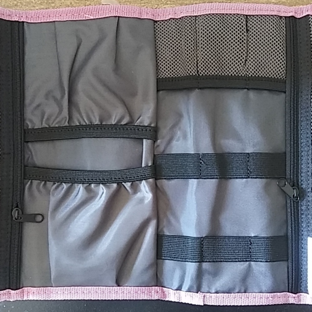 ONN Trifold Gadget Organizer - Picture 4 of 6